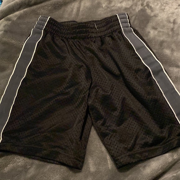 Boys athletic shorts bundle size 7/8 - Picture 2 of 8
